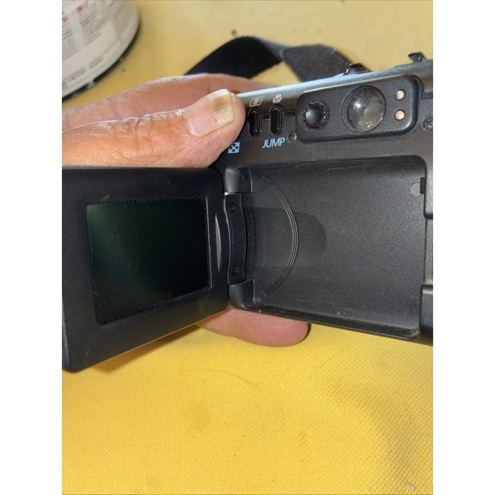 Canon Powershot G5 Black 5 Mega Pixels Digital Camera w/16x Optical With Charger